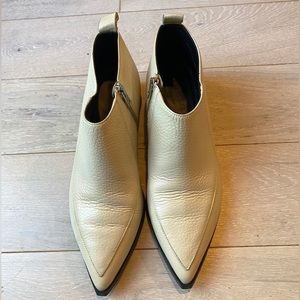 Everlane pointed white boots size 9